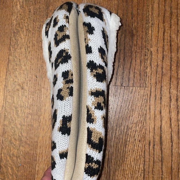 •KATE SPADE•NWT LEOPARD KNIT SHERPA LINED HOME SOCK SLIPPERS SIZE 4-10 - Picture 6 of 8
